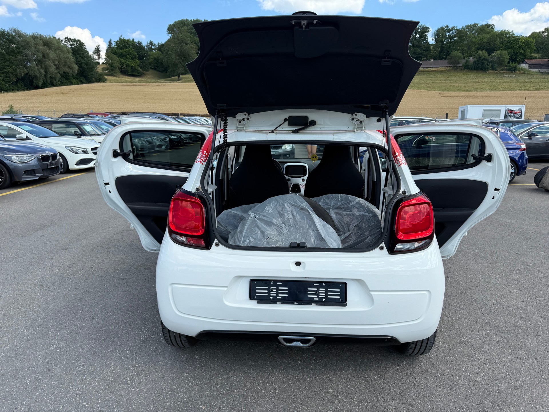 CITROEN C1 1.2 VTi Shine Edition-image-23
