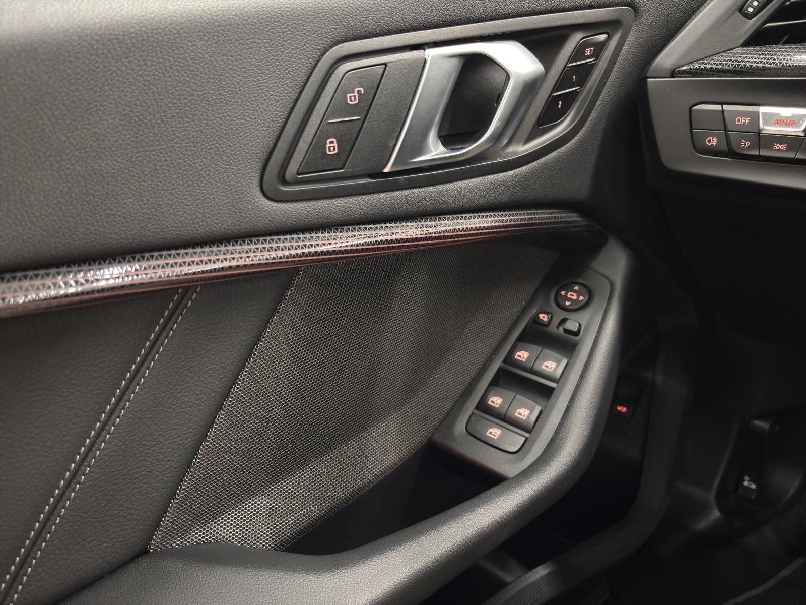 BMW 116d Sport Line-image-16