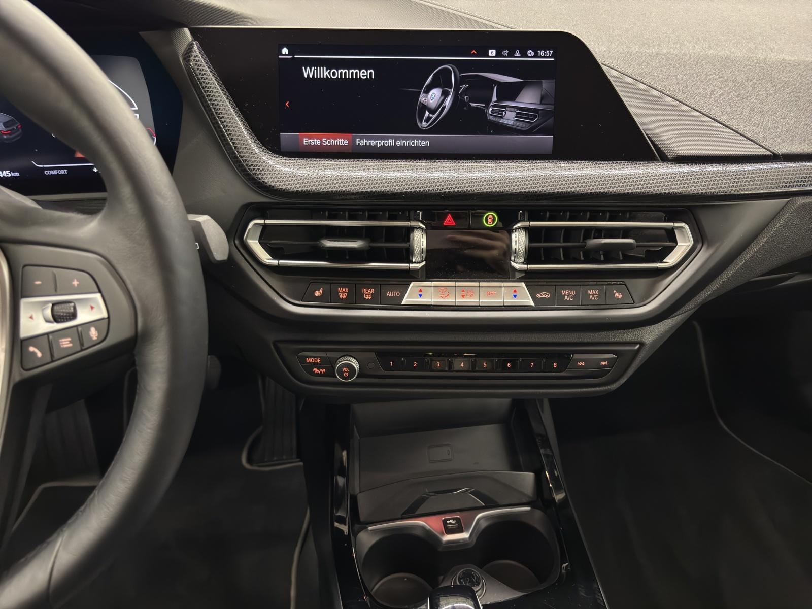BMW 116d Sport Line-image-11