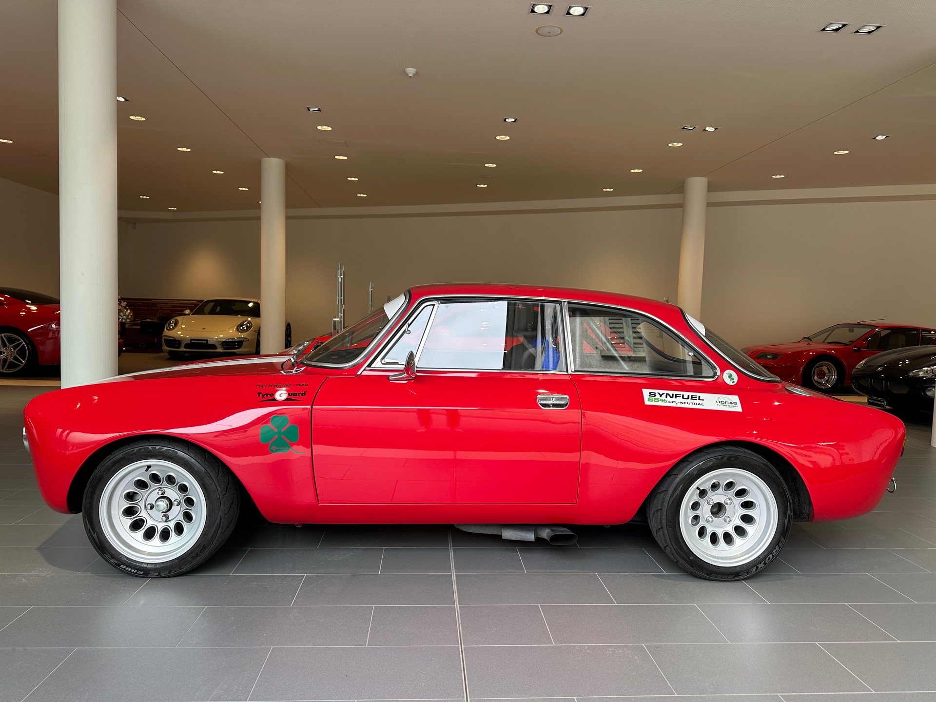 ALFA ROMEO 2000 GTV Bertone-showroom-element-1