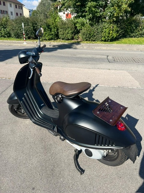 PIAGGIO Vespa 946 125 i.e. Emporio Armani ABS-image-1