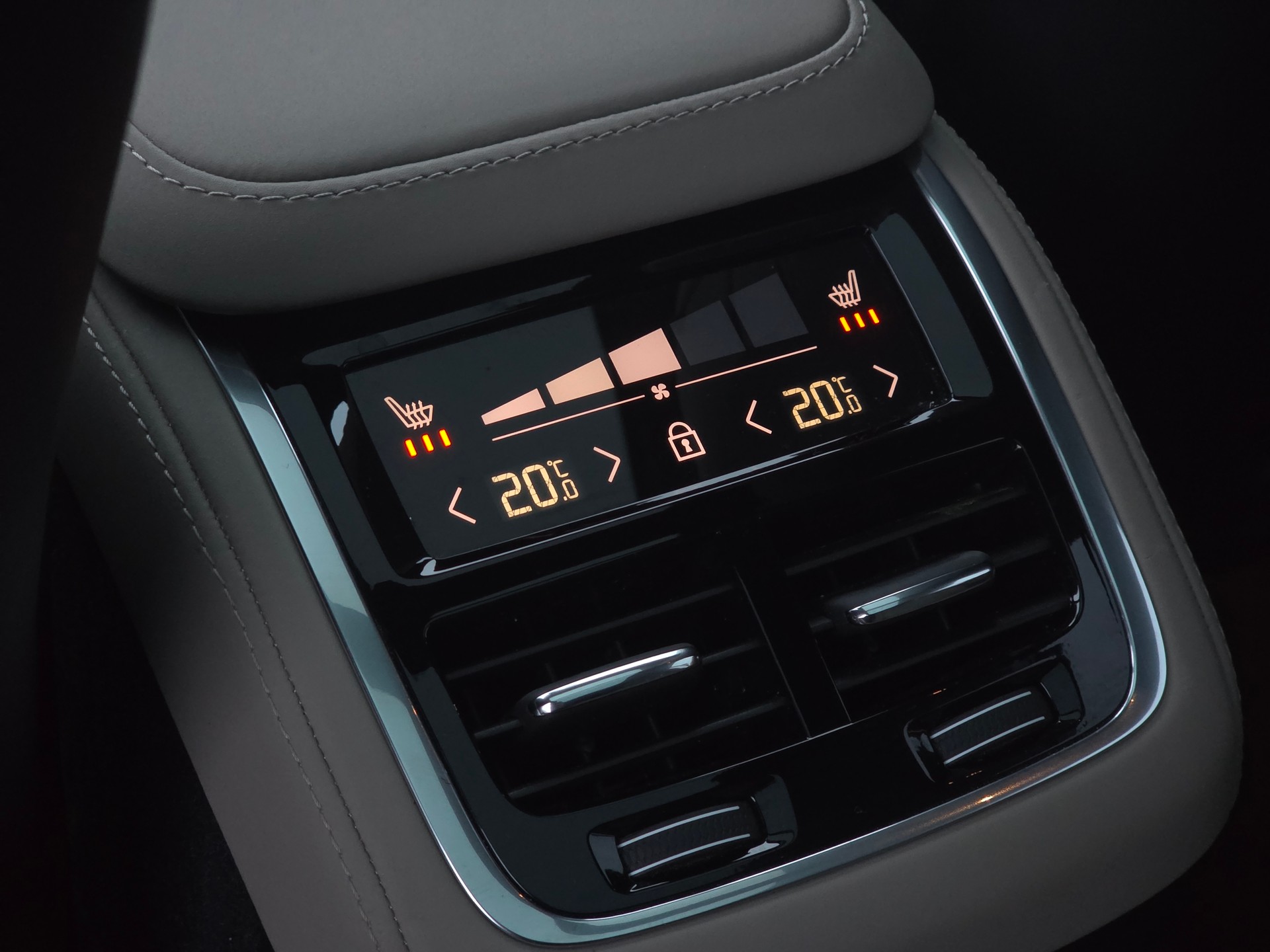 VOLVO XC90 2.0 T8 TE Ultra Dark eAWD-image-16
