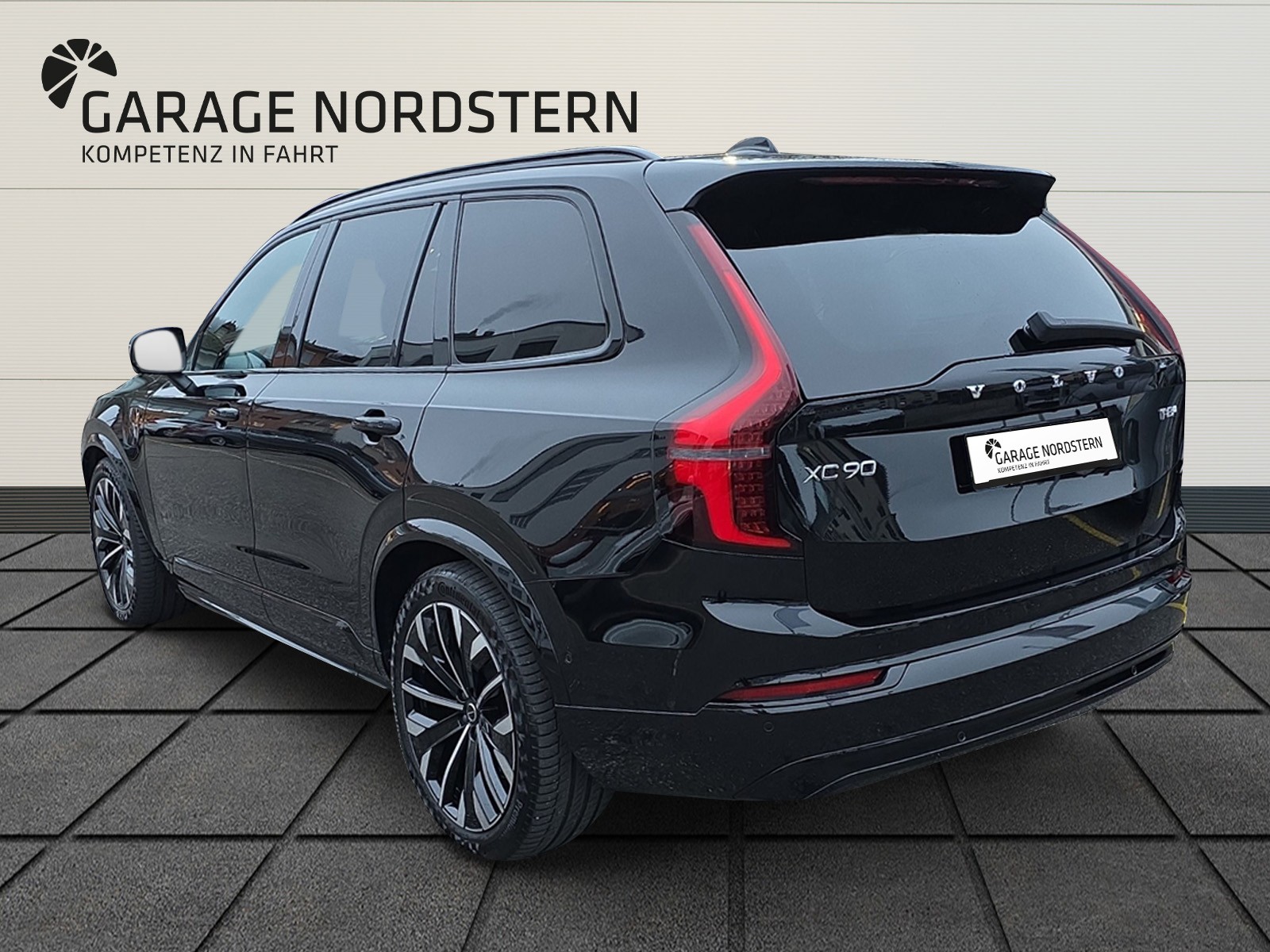 VOLVO XC90 2.0 T8 TE Ultra Dark eAWD-showroom-element-2