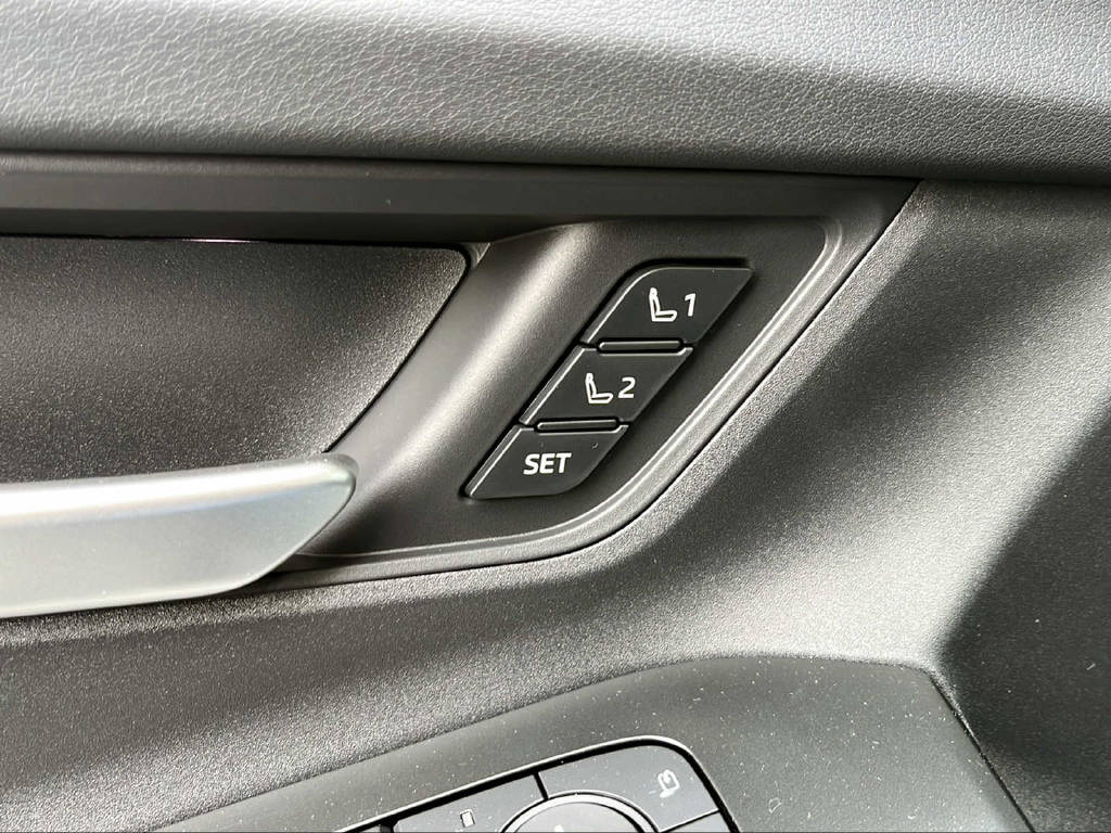 SUBARU Solterra eV Luxury AWD-image-17