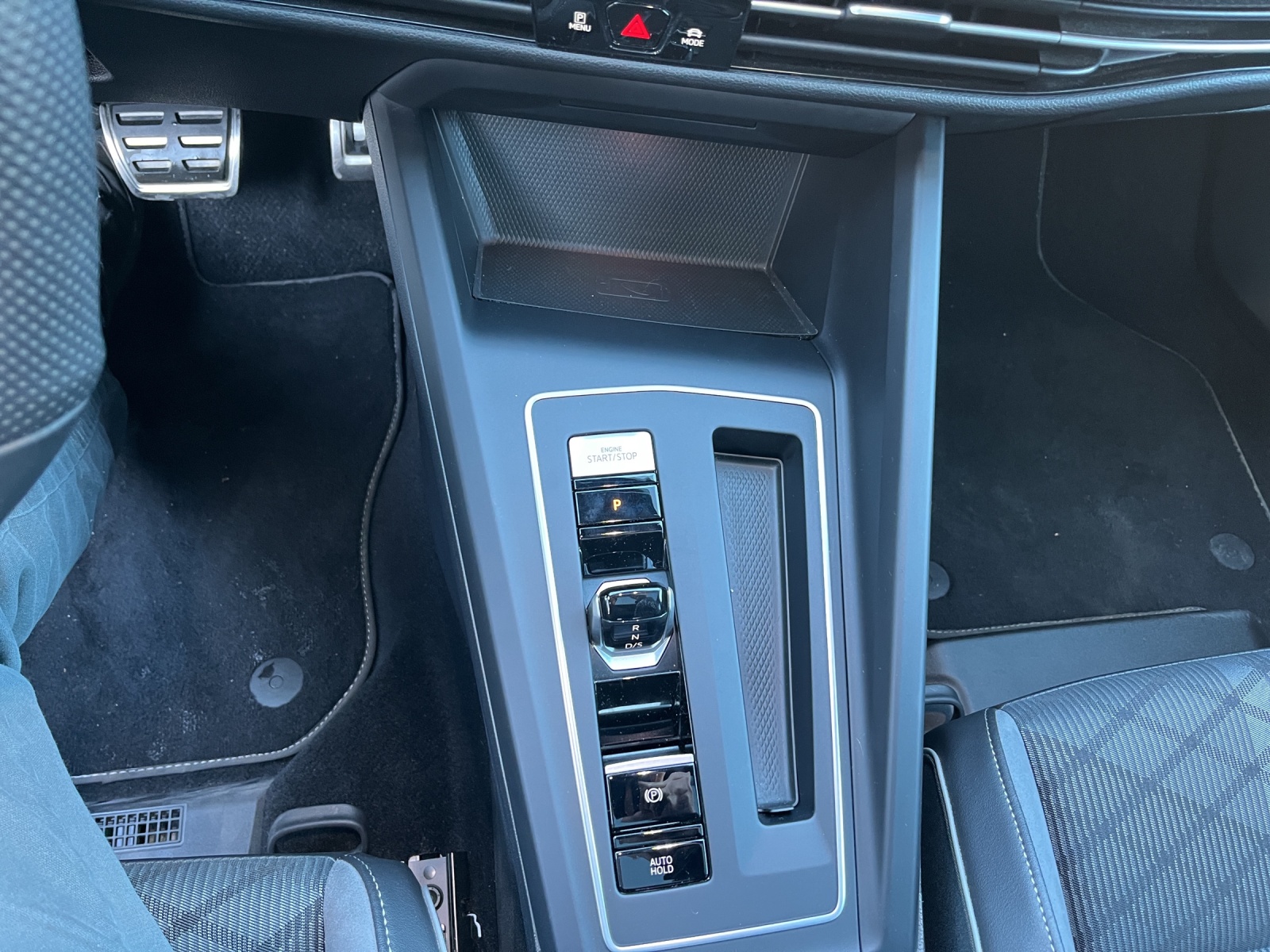 VW Golf 1.5 eTSI mHEV ACT R-Line DSG-image-11