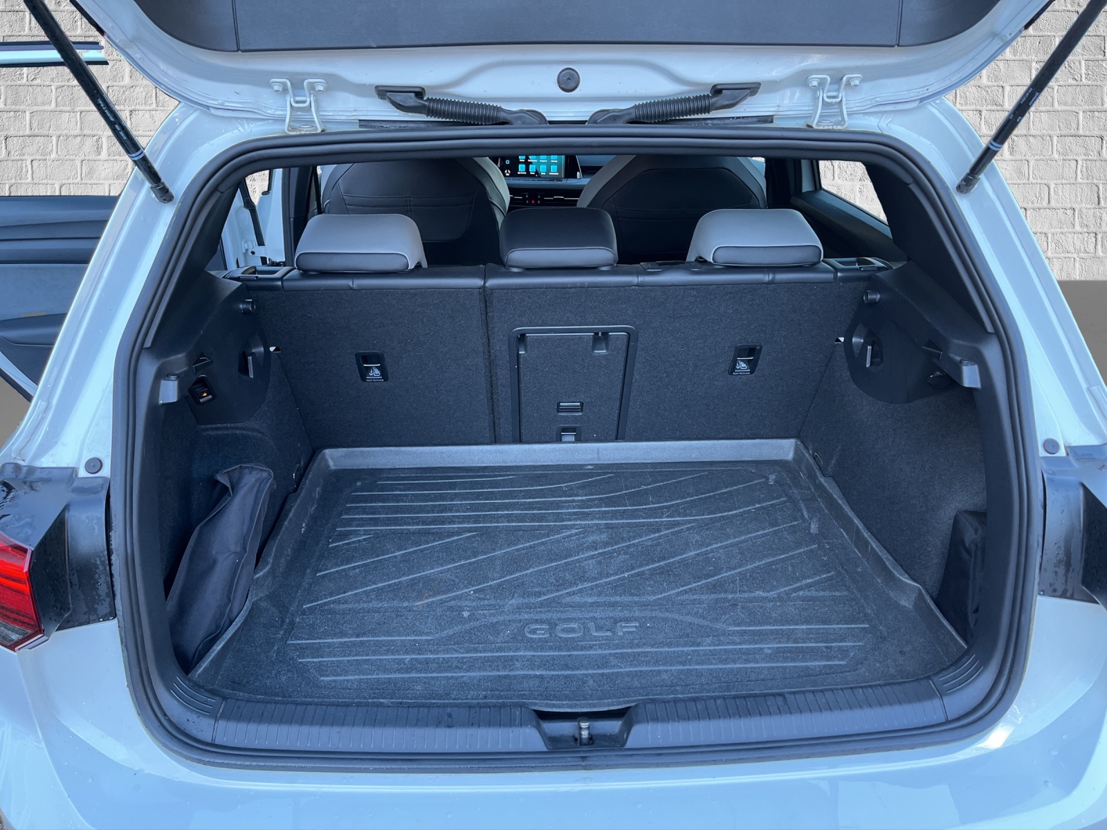 VW Golf 1.5 eTSI mHEV ACT R-Line DSG-image-15