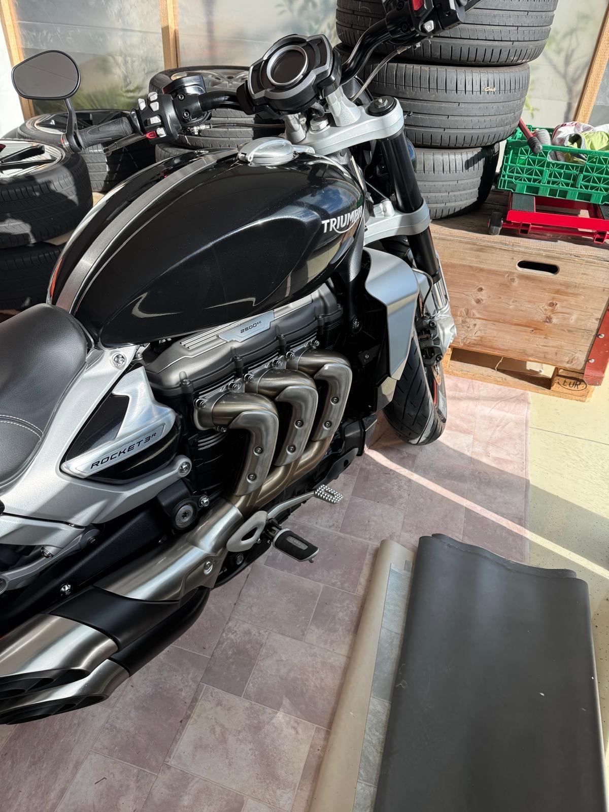 TRIUMPH Rocket 3 R Black-image-1