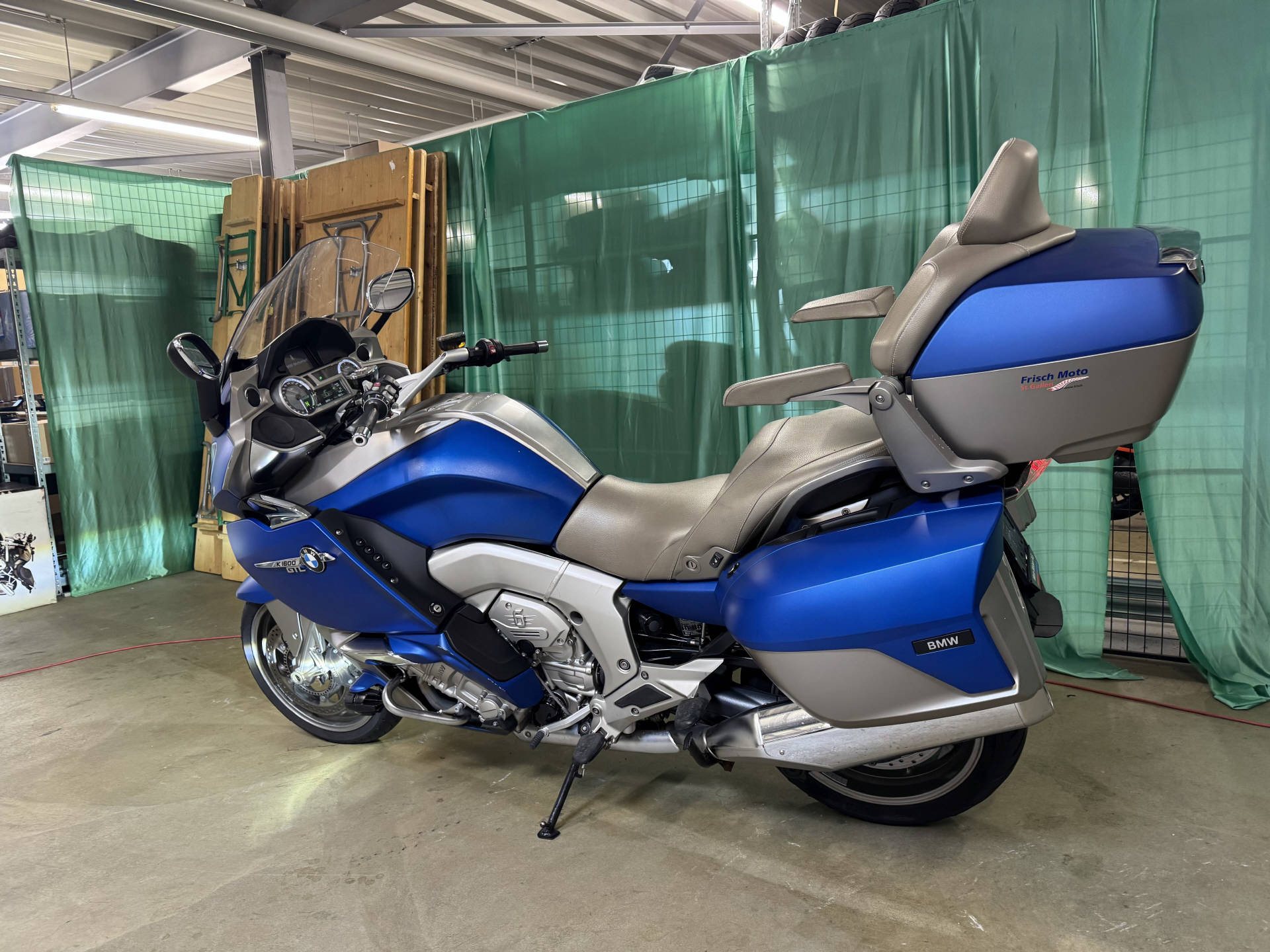 BMW K 1600 GTL Exclusive-showroom-element-2