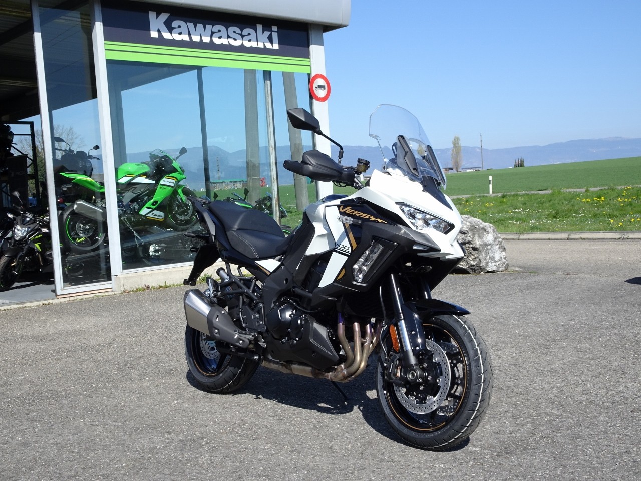 KAWASAKI Versys 1100 S-image-1