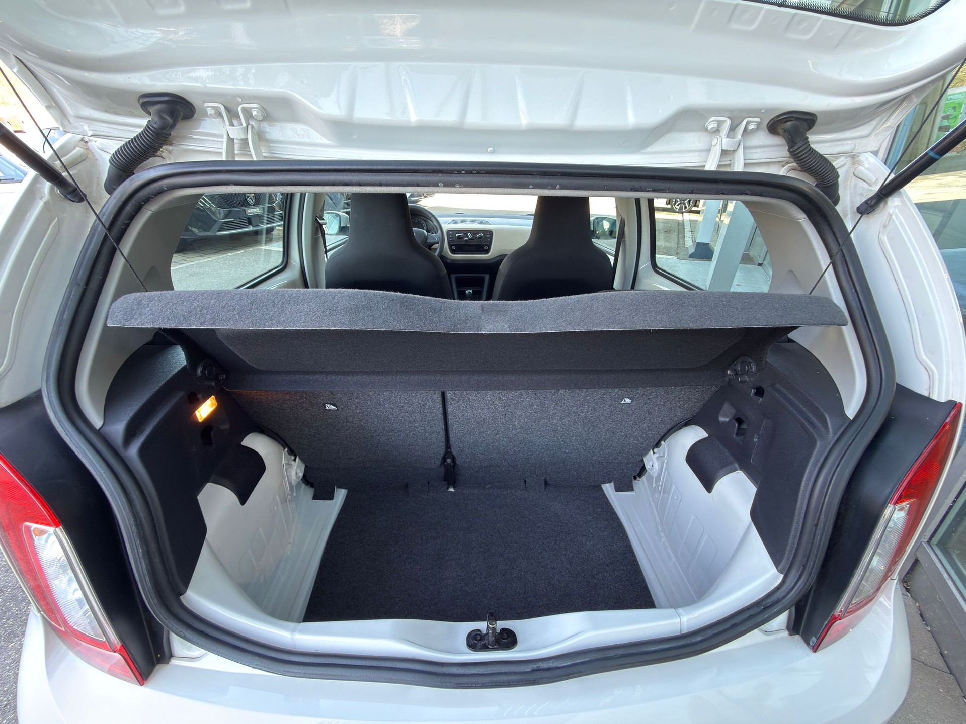 SKODA Citigo 1.0 G-tec Ambition-image-11