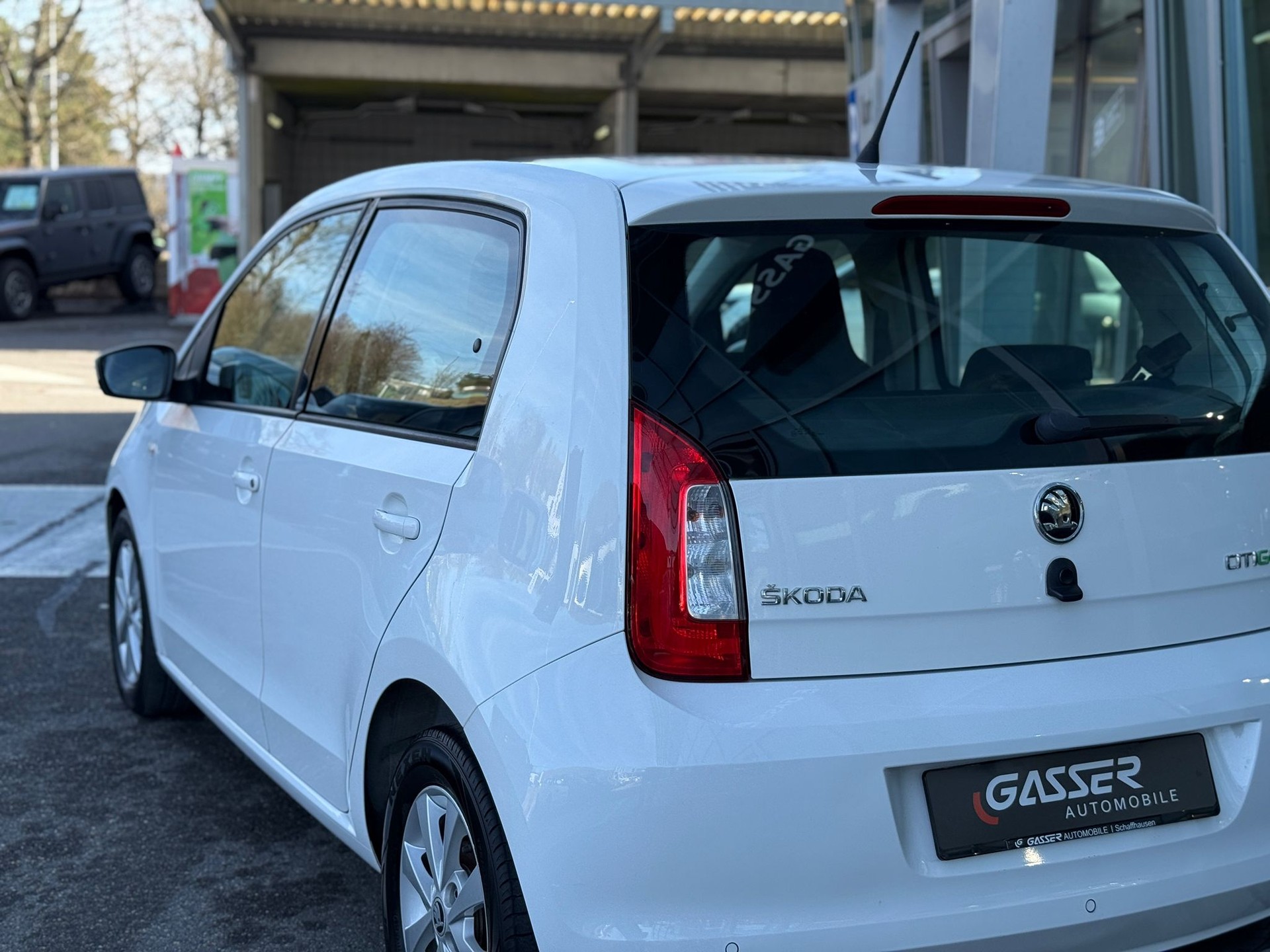 SKODA Citigo 1.0 G-tec Ambition-image-4