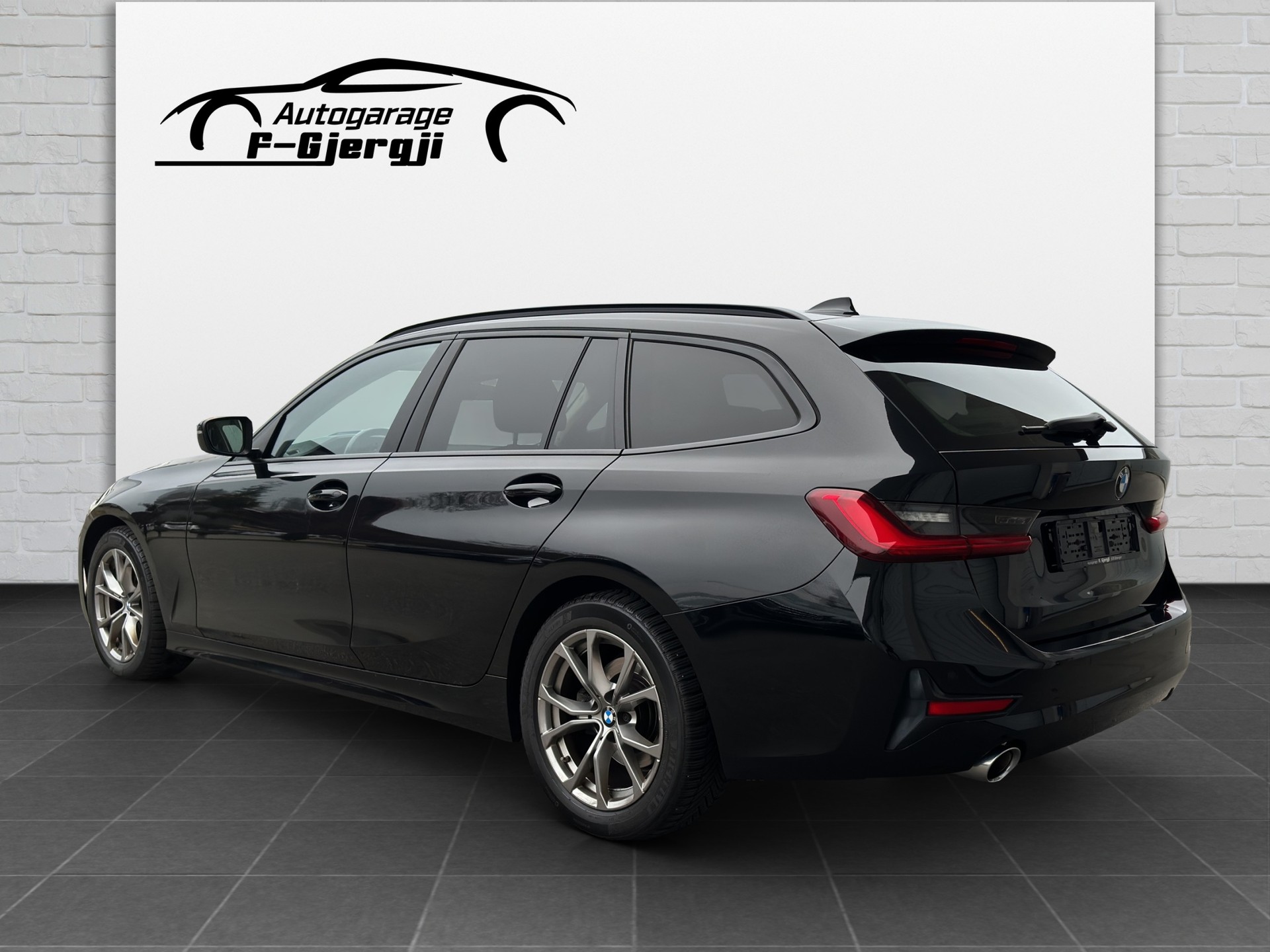 BMW 320d xDrive 48V Touring Steptronic-showroom-element-3
