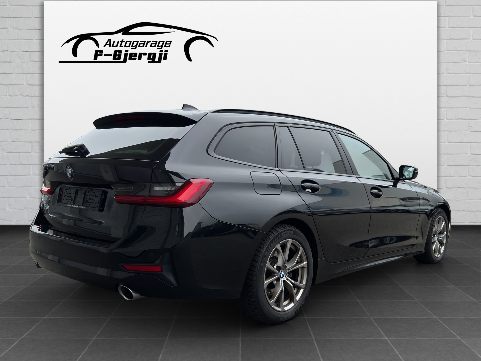 BMW 320d xDrive 48V Touring Steptronic-image-5