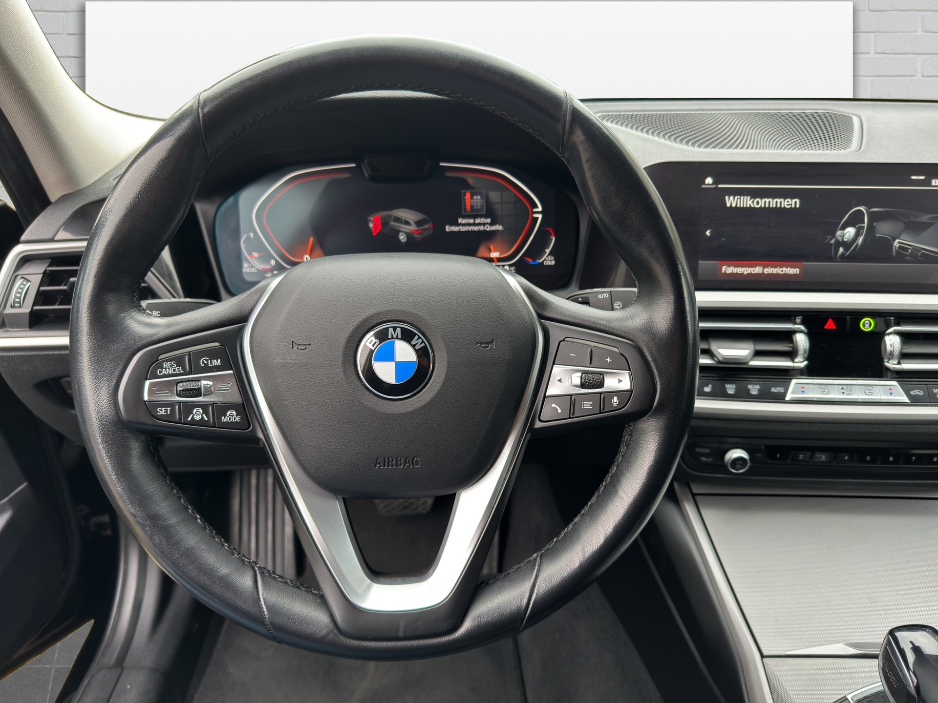 BMW 320d xDrive 48V Touring Steptronic-image-9