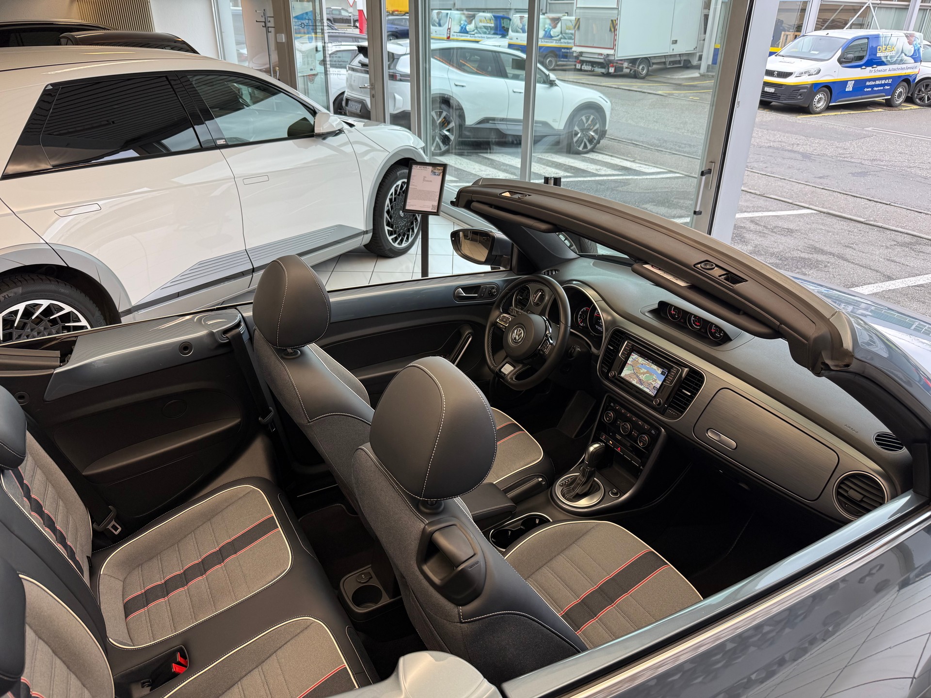 VW Beetle Cabriolet Denim Jeans Edition 1.4 TSI DSG-image-11