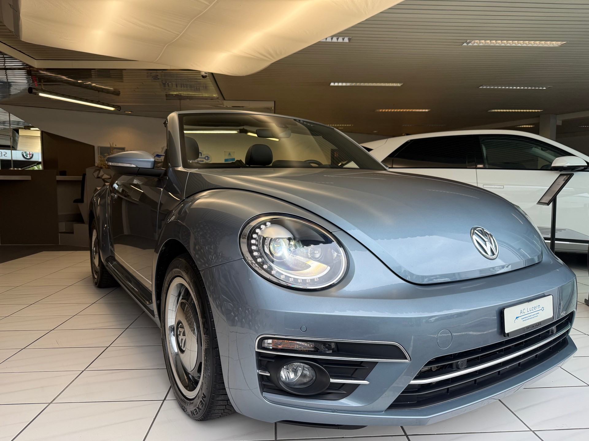 VW Beetle Cabriolet Denim Jeans Edition 1.4 TSI DSG-image-4