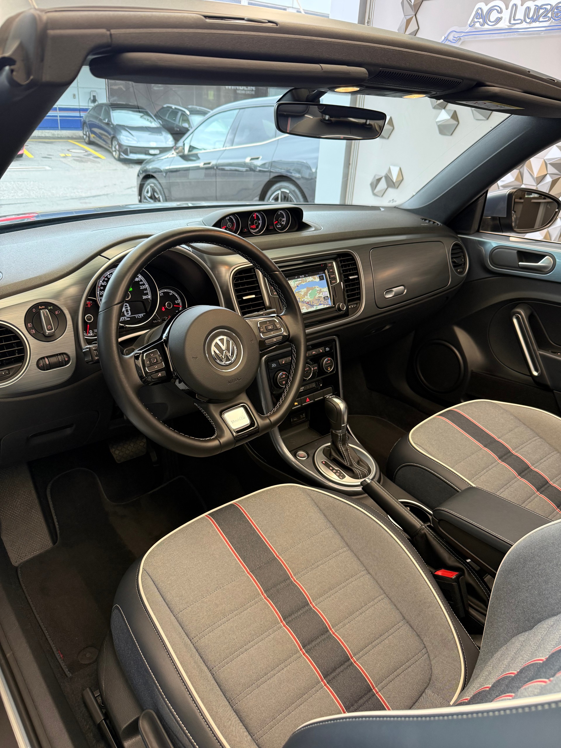 VW Beetle Cabriolet Denim Jeans Edition 1.4 TSI DSG-image-5