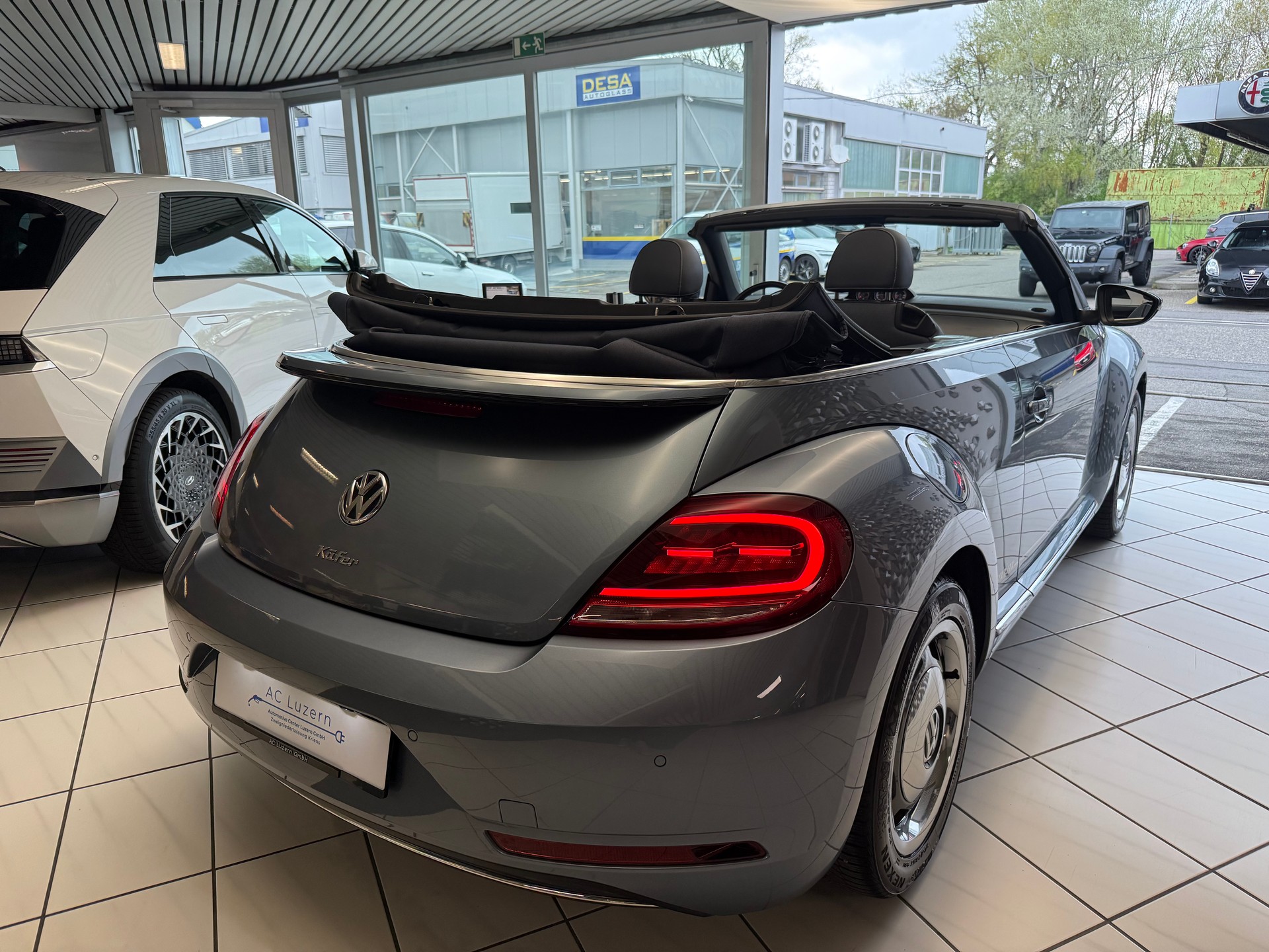 VW Beetle Cabriolet Denim Jeans Edition 1.4 TSI DSG-showroom-element-2