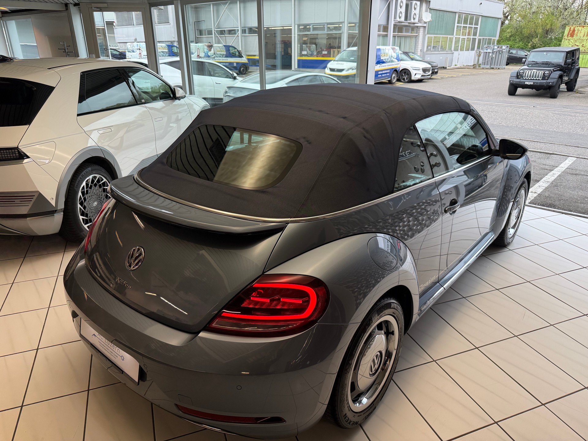 VW Beetle Cabriolet Denim Jeans Edition 1.4 TSI DSG-showroom-element-3