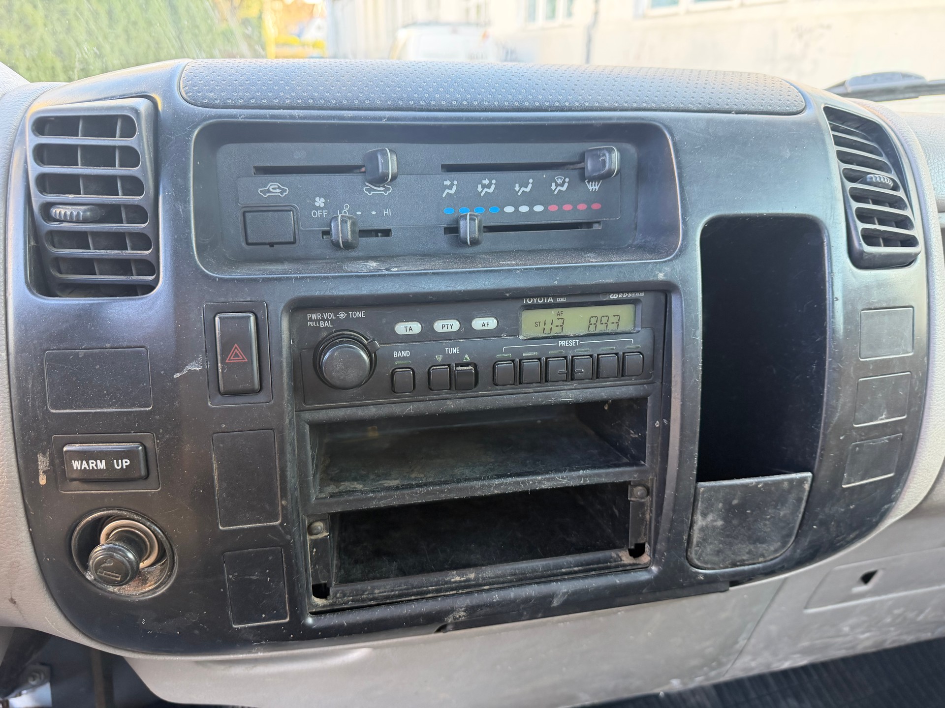 TOYOTA Dyna 100 2.5 D-4D-image-11