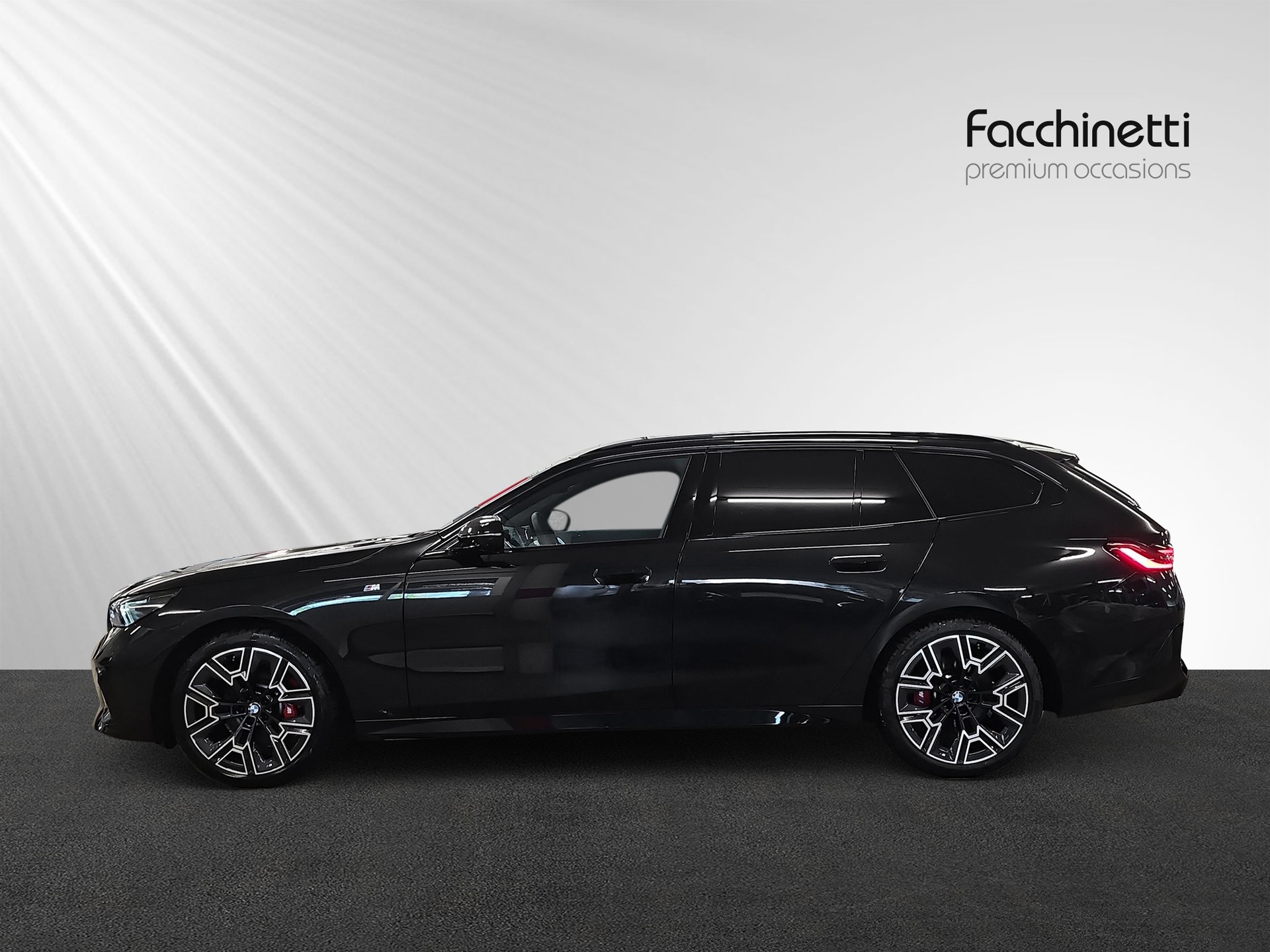 BMW 520d xDrive 48V Touring M Sport Pro Steptronic-showroom-element-1