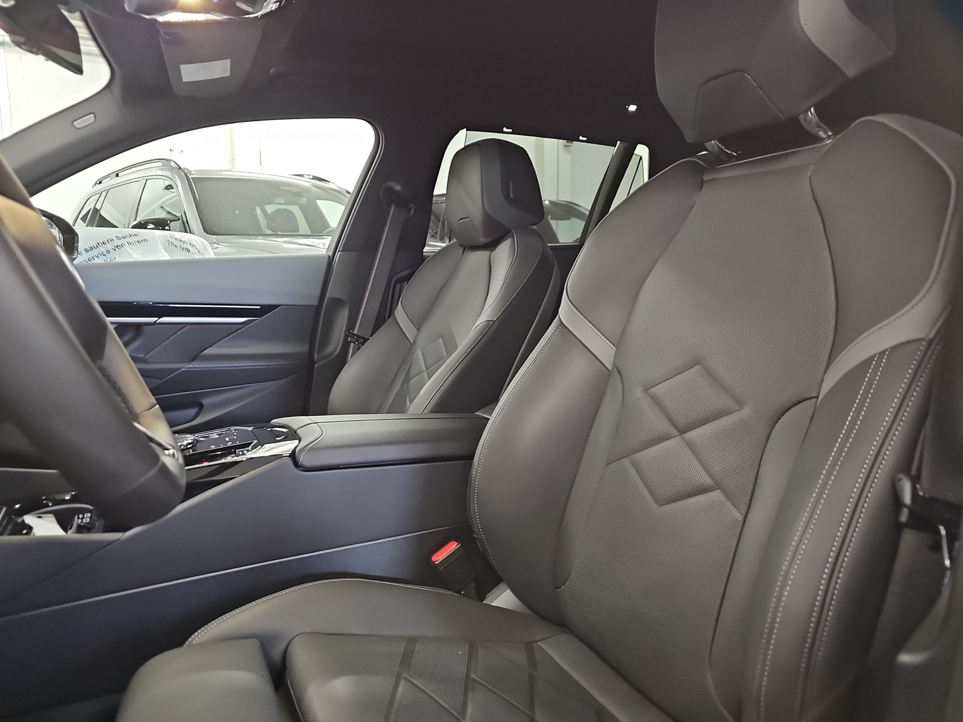 BMW 520d xDrive 48V Touring M Sport Pro Steptronic-image-8