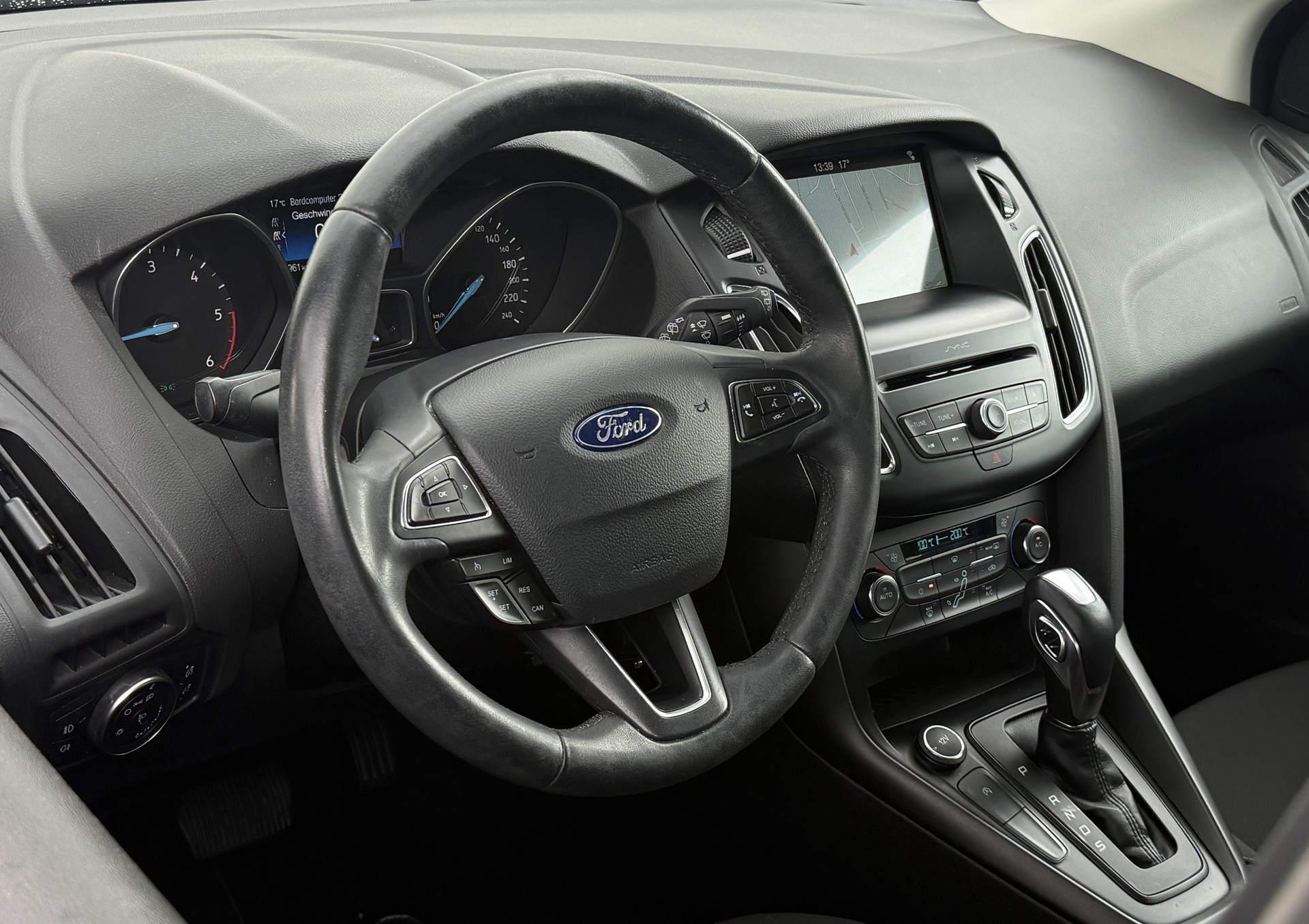 FORD Focus 1.5 TDCi Titanium PowerShift-image-14