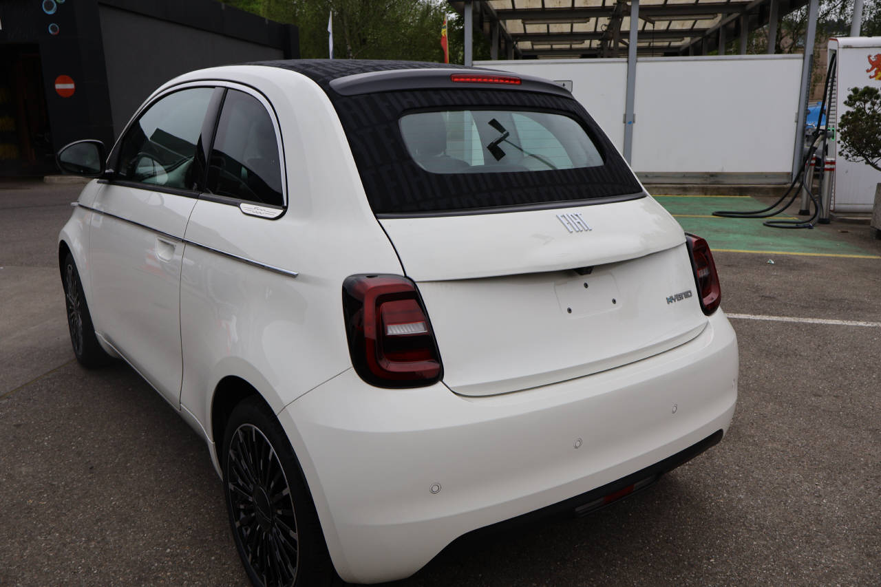 FIAT 500 Cabrio 1.0 Hybrid La Prima-image-4