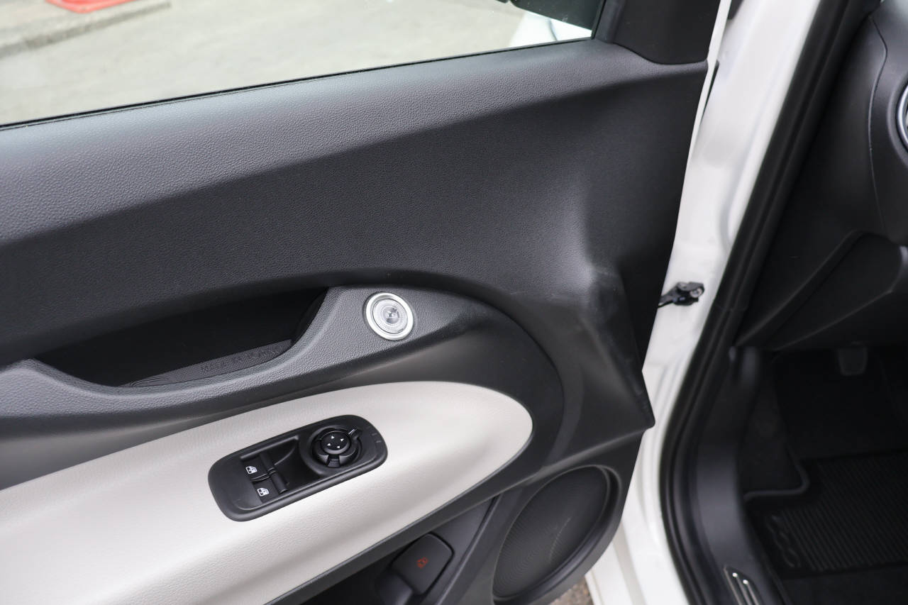 FIAT 500 Cabrio 1.0 Hybrid La Prima-image-12