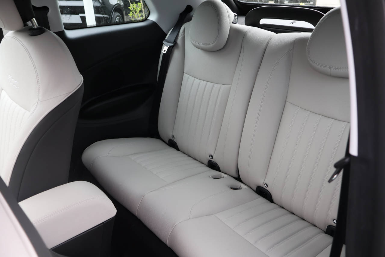 FIAT 500 Cabrio 1.0 Hybrid La Prima-image-13