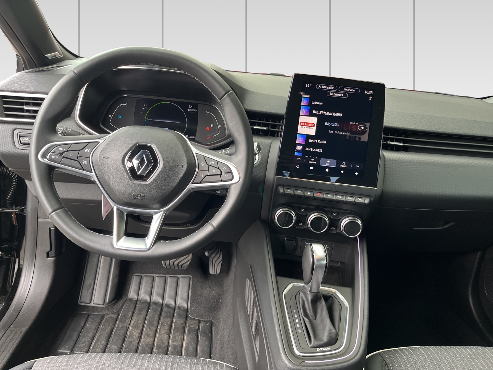 RENAULT Clio 1.6 E-Tech Intens-image-9