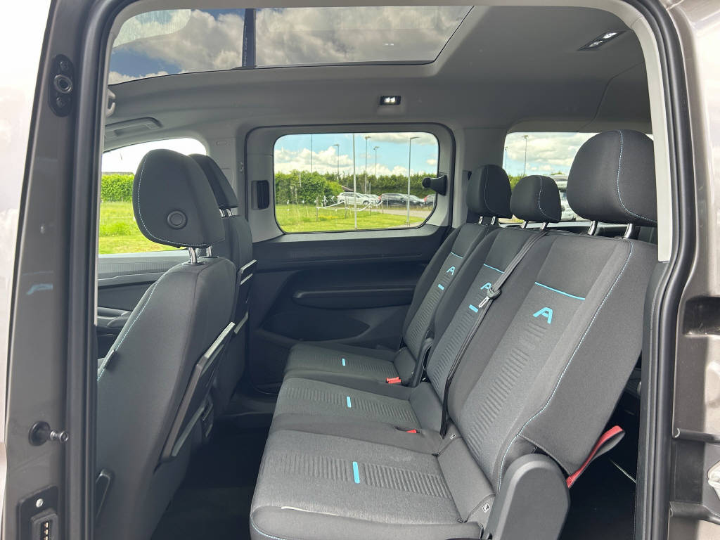 FORD TOURNEO CONNECT Grand 1.5 EcoBoost 150 Active PHEV-image-12