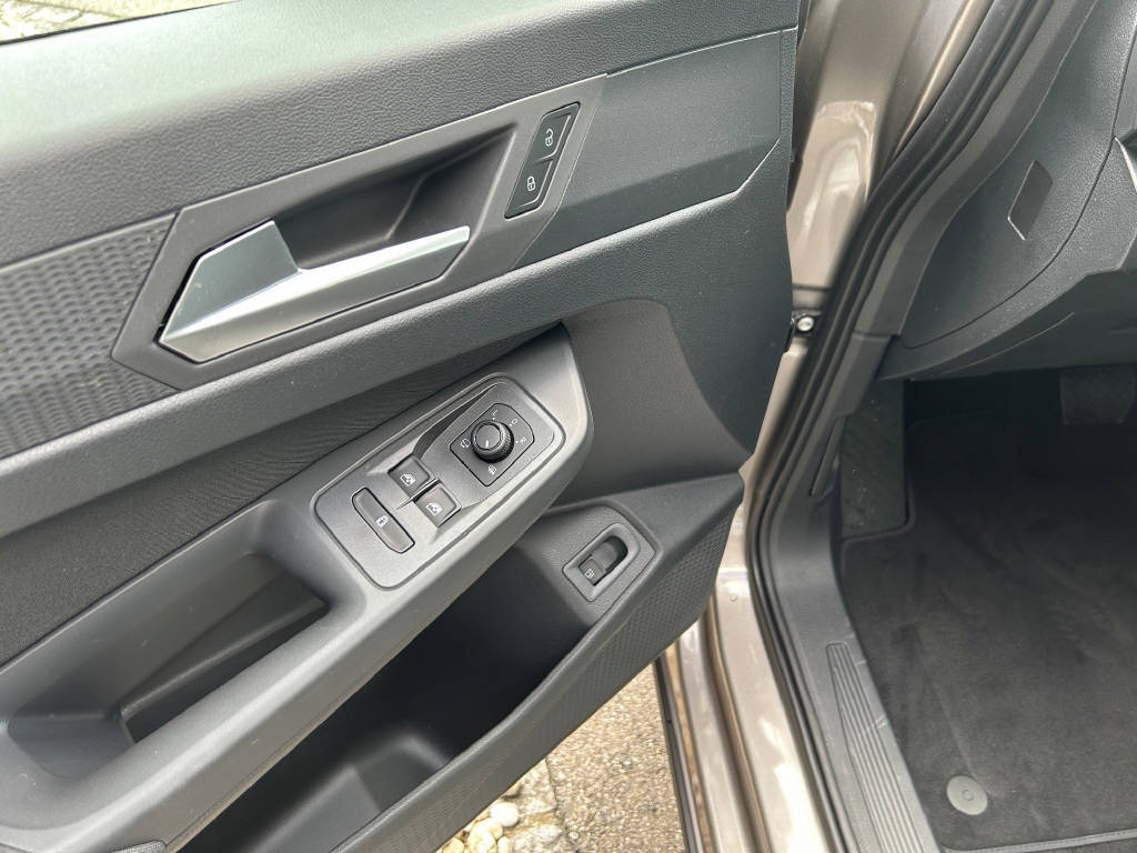 FORD TOURNEO CONNECT Grand 1.5 EcoBoost 150 Active PHEV-image-11