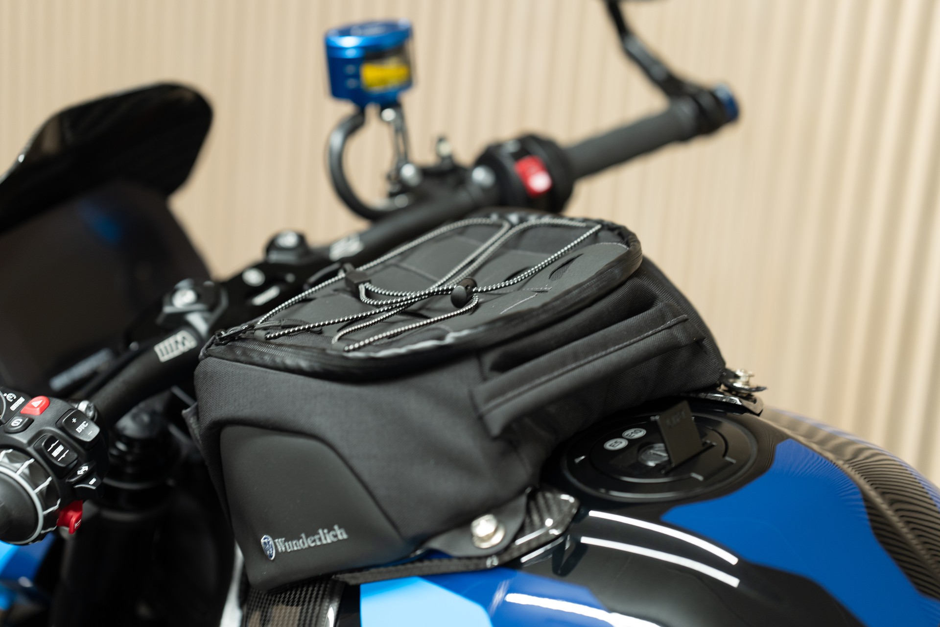 BMW M 1000 R Competition-showroom-element-2