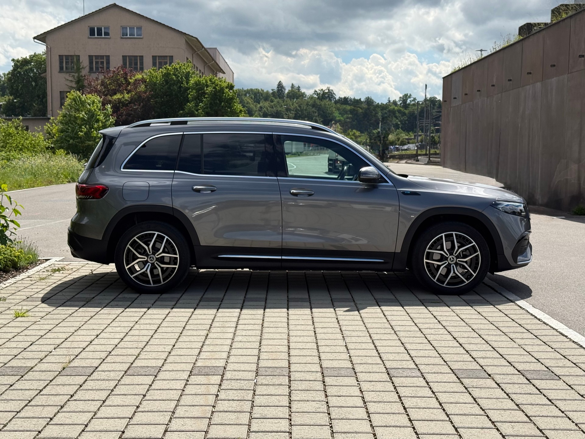 MERCEDES-BENZ EQB 350 AMG Line 4Matic-showroom-element-3