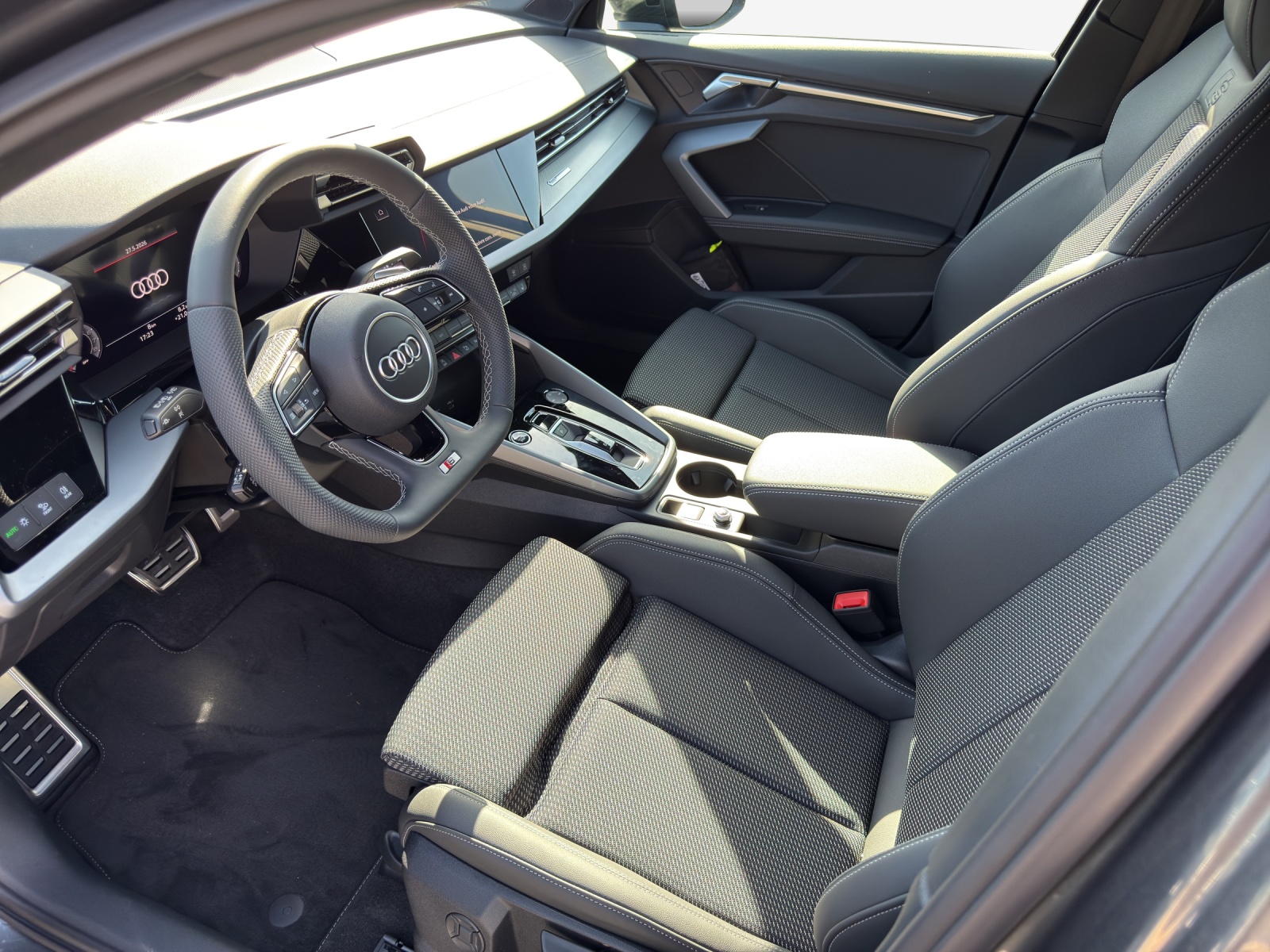 AUDI A3 Sportback TFSI 110 kW S line Attraction S tronic-image-9