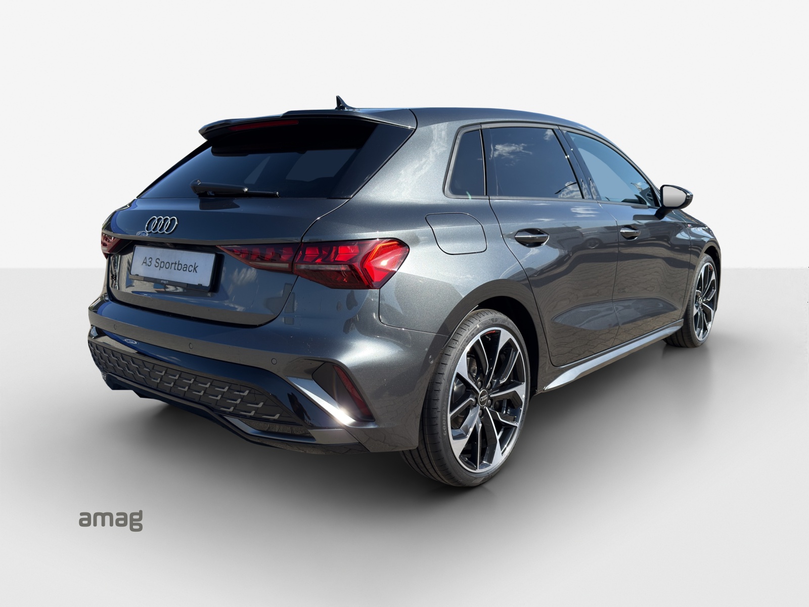 AUDI A3 Sportback TFSI 110 kW S line Attraction S tronic-image-5