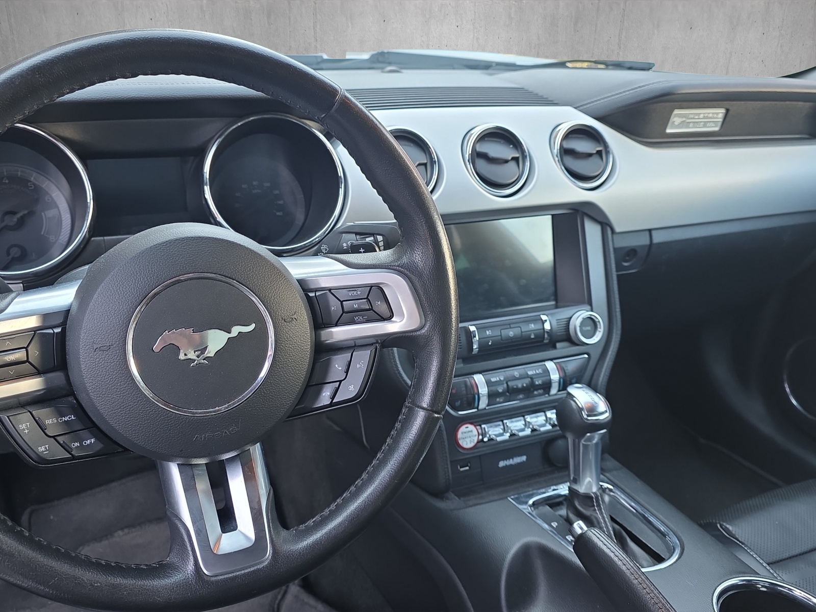 FORD Mustang Fastback 2.3 Automat-image-9