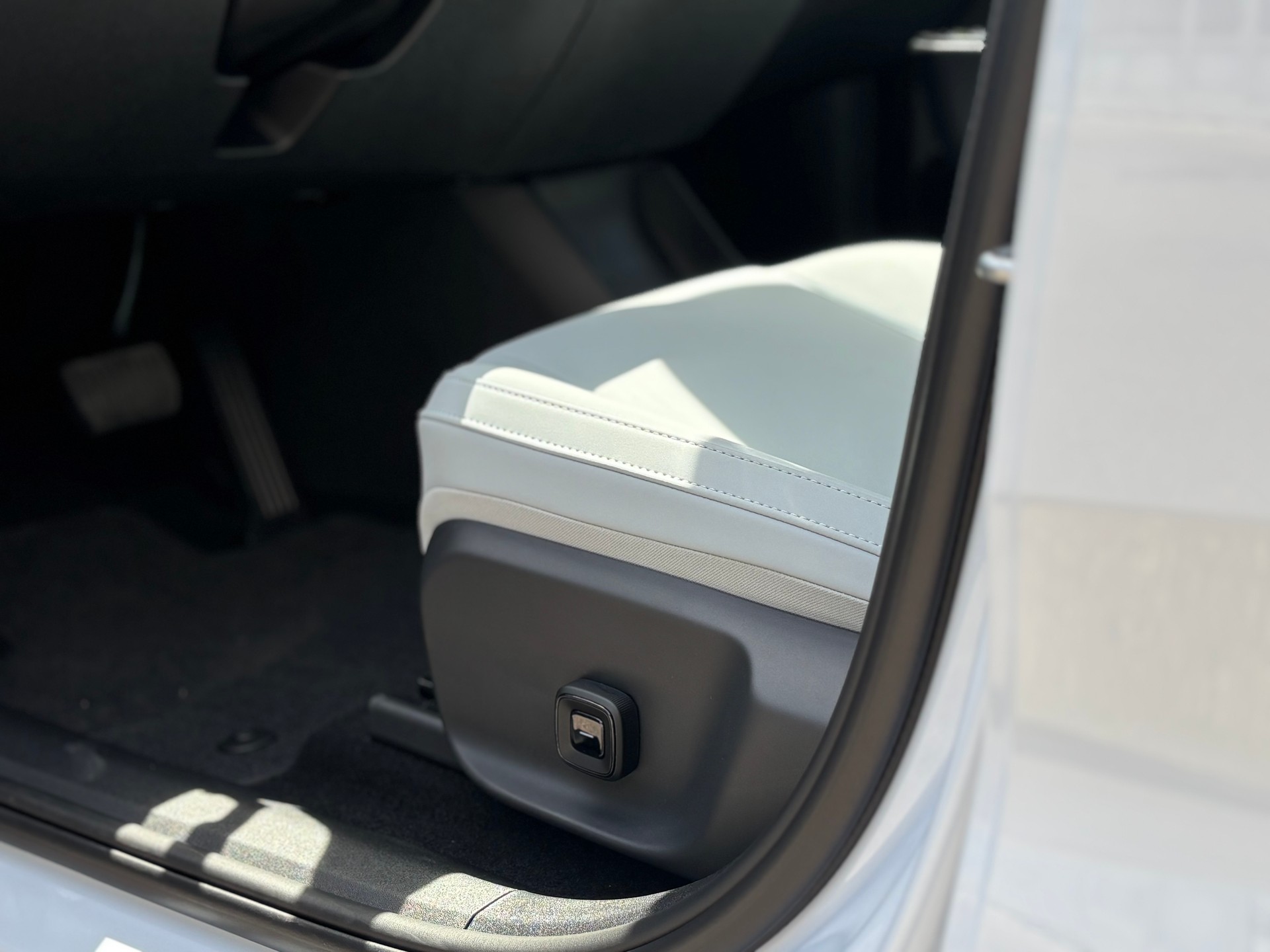 VOLVO EX30 E60 Twin Ultra Performance AWD-image-17