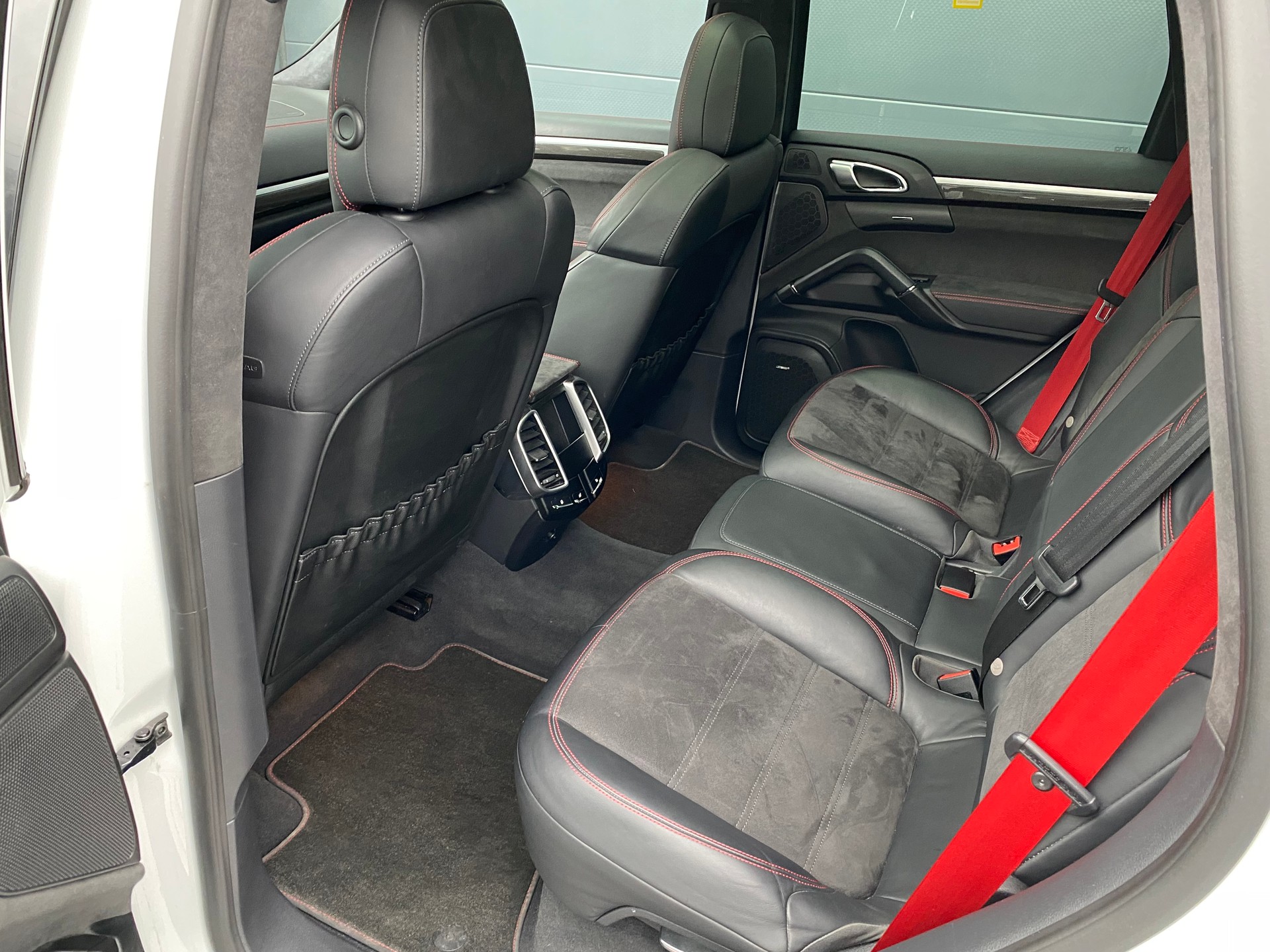 PORSCHE Cayenne GTS-image-16