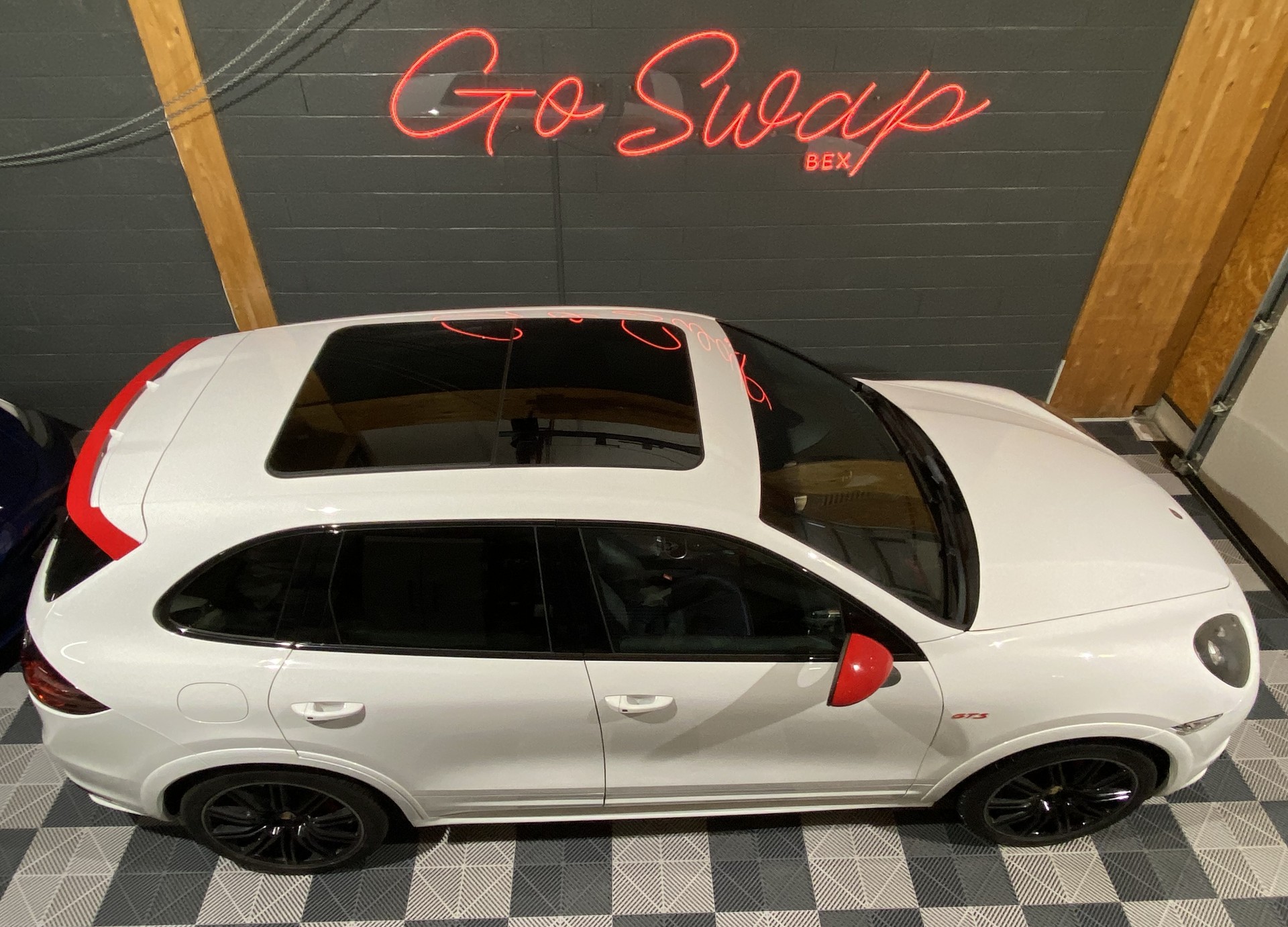 PORSCHE Cayenne GTS-showroom-element-2