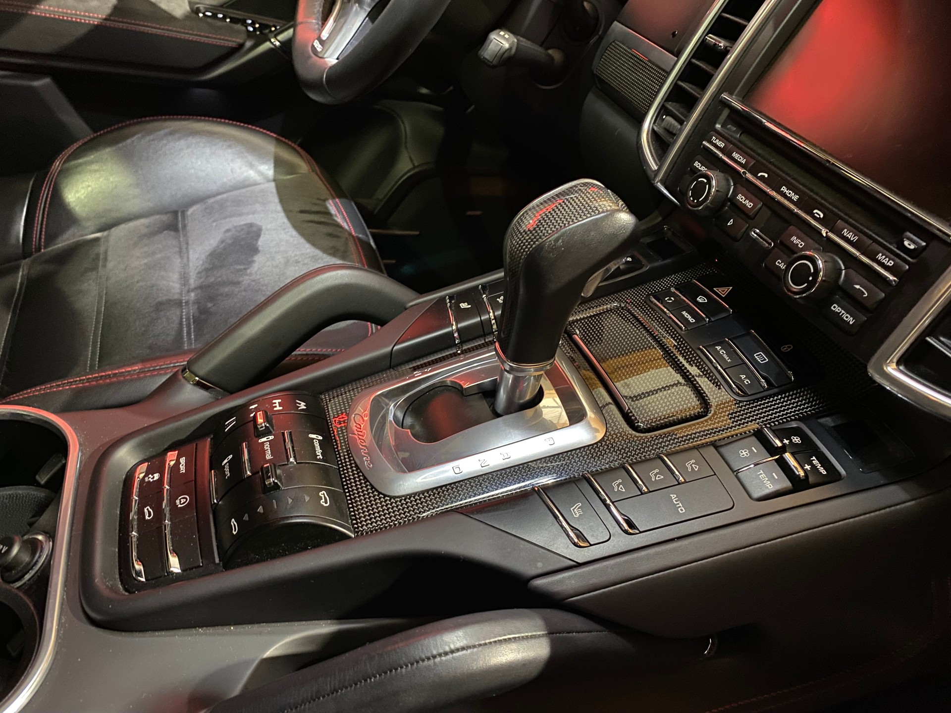 PORSCHE Cayenne GTS-image-31