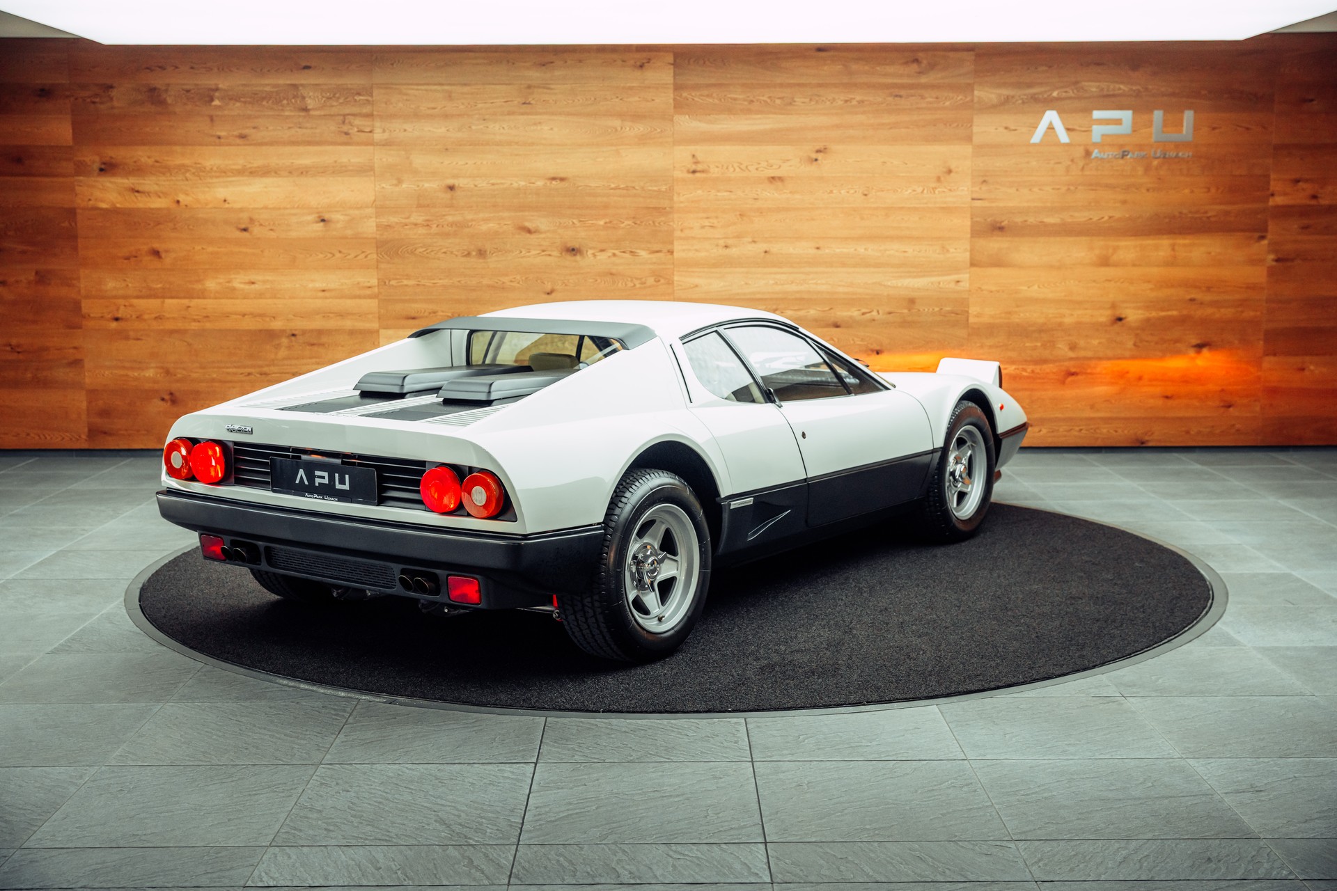 FERRARI 512 BBi-showroom-element-1
