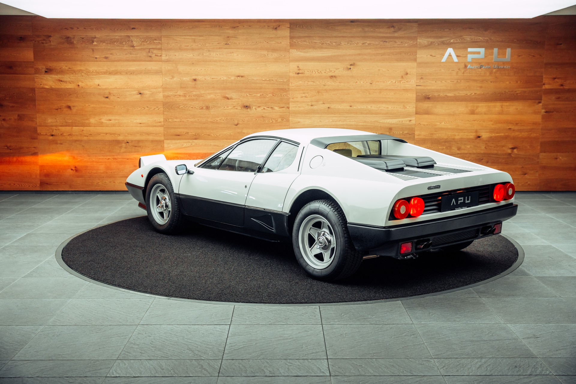 FERRARI 512 BBi-showroom-element-2