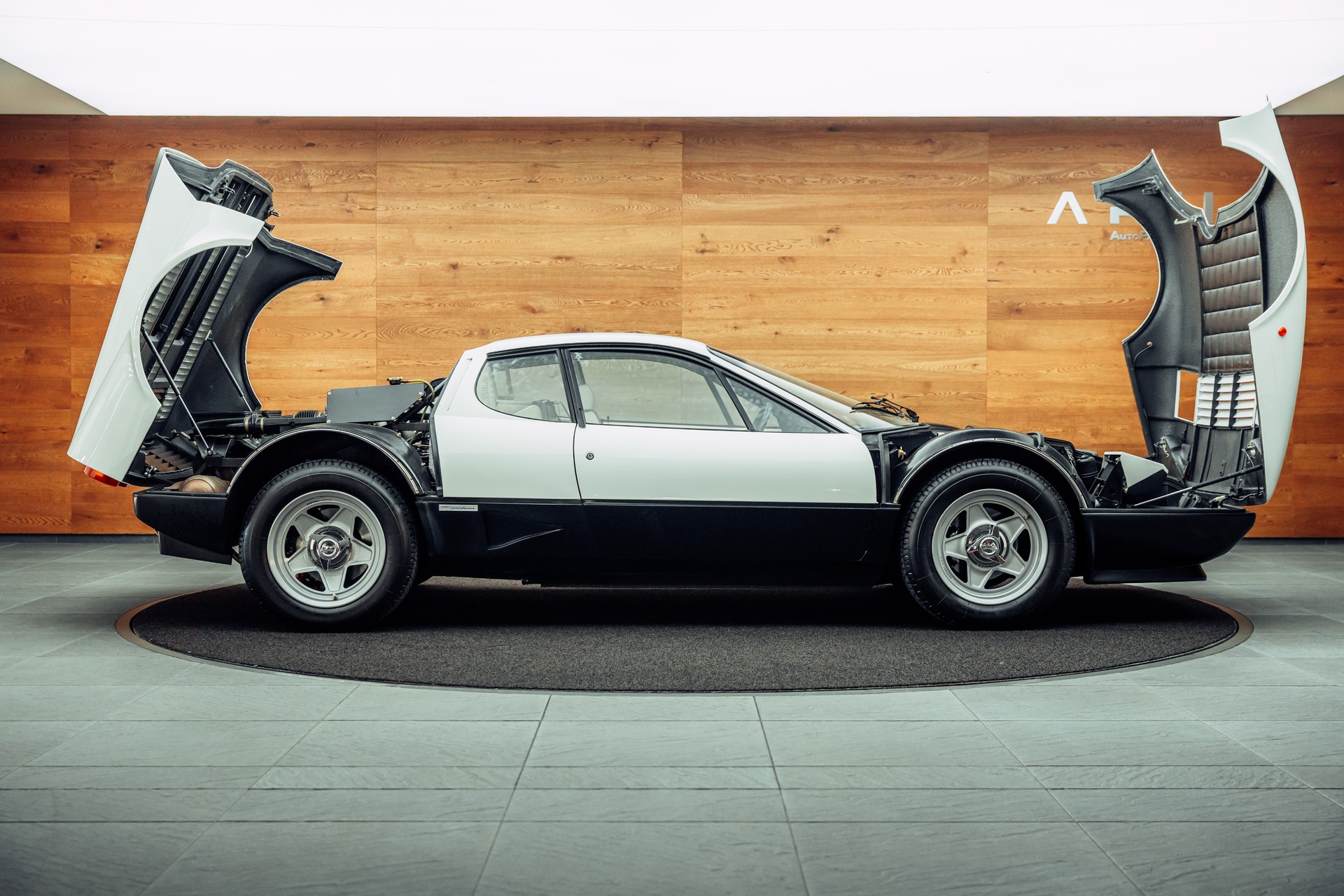 FERRARI 512 BBi-image-28