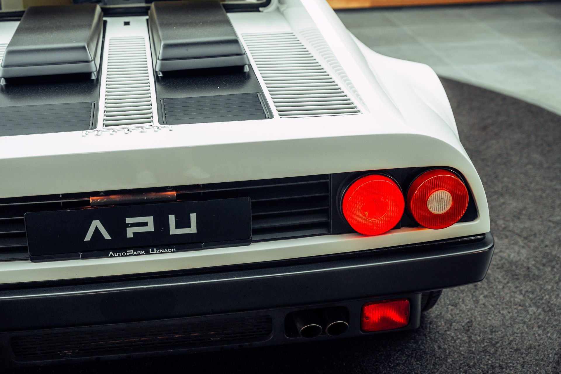FERRARI 512 BBi-image-21