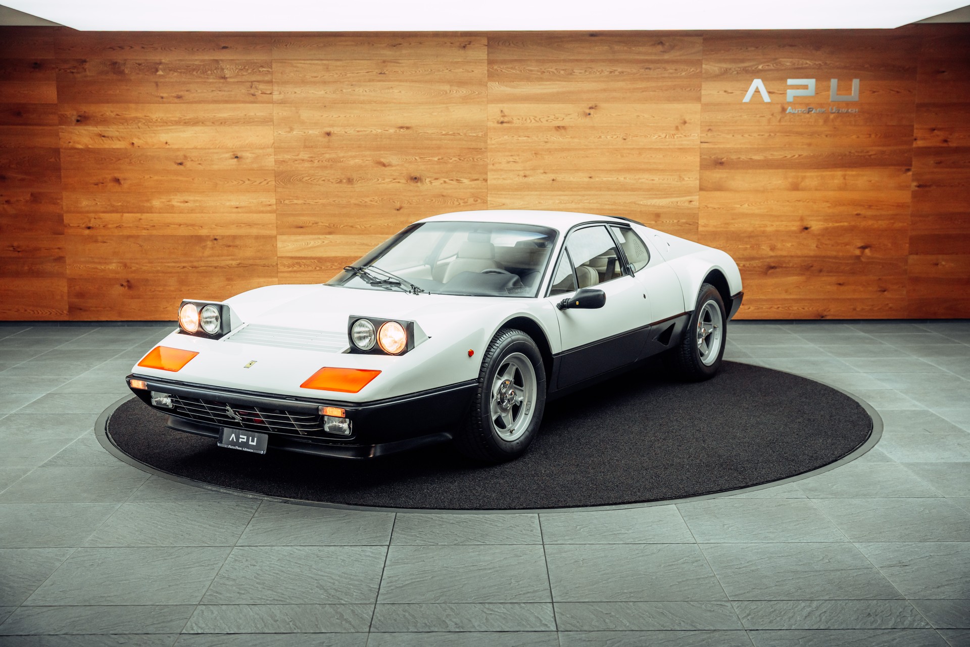 FERRARI 512 BBi-showroom-element-3