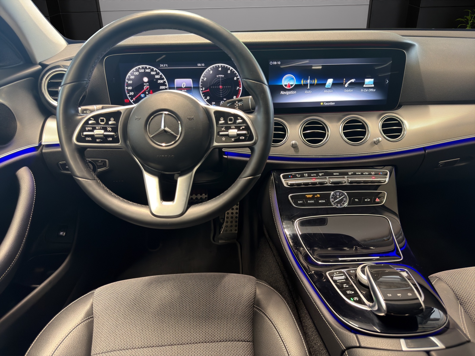 MERCEDES-BENZ E 200 Avantgarde 4Matic-image-7