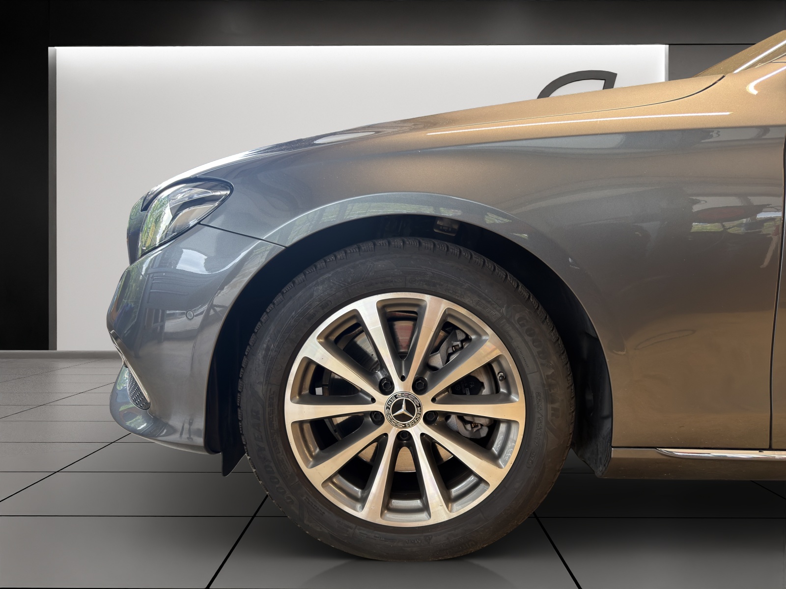 MERCEDES-BENZ E 200 Avantgarde 4Matic-image-5