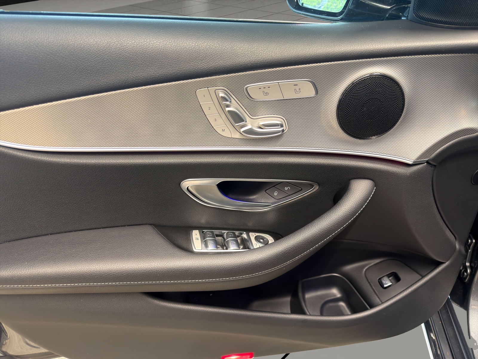 MERCEDES-BENZ E 200 Avantgarde 4Matic-image-9